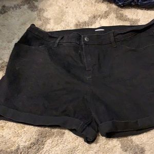 Black Old Navy jean shorts size 18